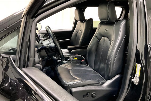 Used 2019 Chrysler Pacifica Touring-L Plus FWD image 25