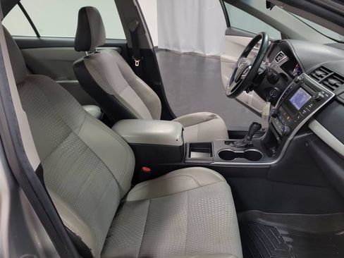 Used 2015 Toyota Camry SE FWD image 30