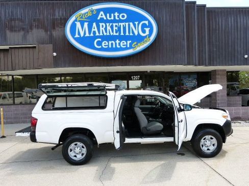 Used 2022 Toyota Tacoma SR RWD image 21