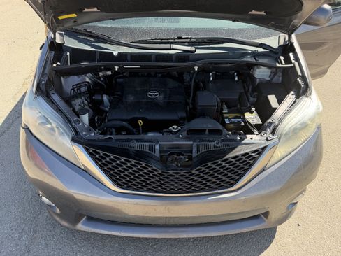 Used 2011 Toyota Sienna SE w/ Preferred Pkg FWD image 20