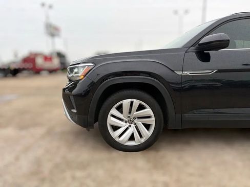 Used 2020 Volkswagen Atlas Cross Sport SE FWD image 2