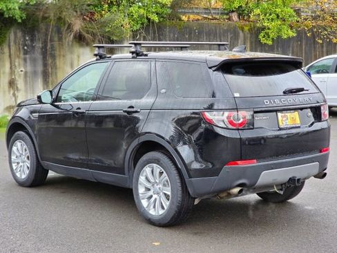 Used 2017 Land Rover Discovery Sport SE image 5