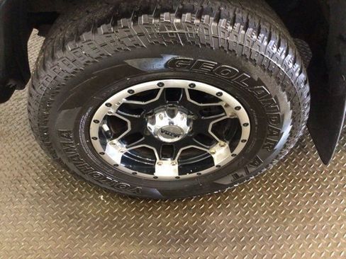 Used 2011 Toyota Tacoma 4x4 Access Cab V6 w/ TRD Sport Pkg image 32