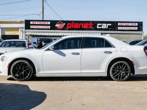 Used 2019 Chrysler 300 Limited RWD image 15