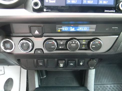Used 2021 Toyota Tacoma TRD Off-Road AWD/4WD image 16