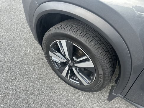 Used 2021 Nissan Rogue SL FWD image 12