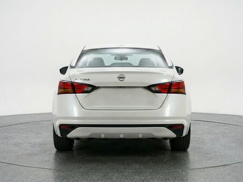 Used 2025 Nissan Altima 2.5 SV FWD image 7