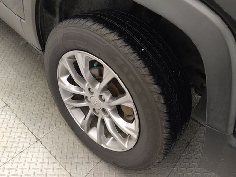 Used 2021 Jeep Cherokee Latitude Plus FWD image 31