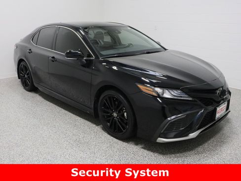 Used 2023 Toyota Camry XSE image 4
