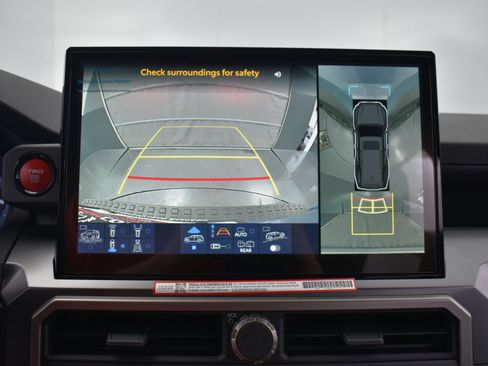 Used 2025 Toyota 4Runner TRD Off-Road Premium AWD/4WD image 17