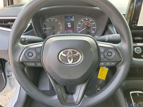 Used 2025 Toyota Corolla LE image 18