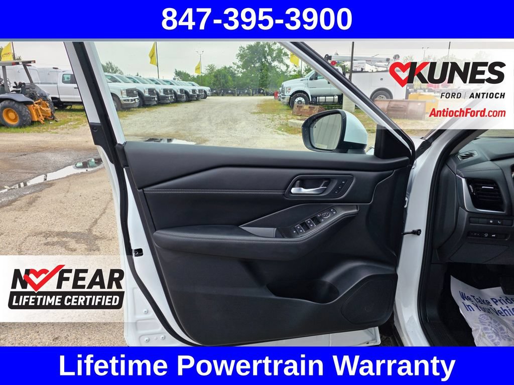 Used 2025 Nissan Rogue SL w/ SL Premium Package FWD image 18