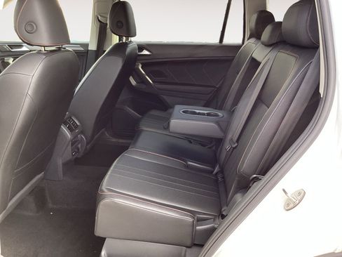 Used 2024 Volkswagen Tiguan SE AWD/4WD image 28