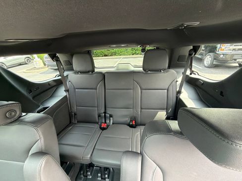 Used 2023 Chevrolet Tahoe Z71 w/ Luxury Package AWD/4WD image 26