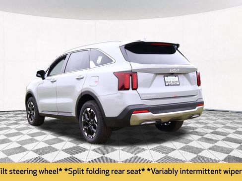 Used 2025 Kia Sorento S image 13