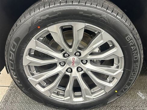 Used 2023 GMC Yukon XL Denali image 8