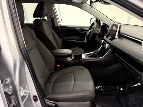 Used 2024 Toyota RAV4 XLE FWD image 19