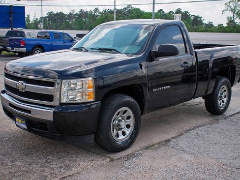 Used 2011 Chevrolet Silverado 1500 W/T w/ LS Package image 2