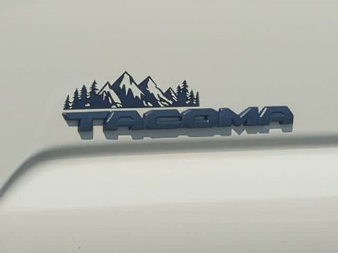 Used 2017 Toyota Tacoma TRD Off-Road w/ Tow Package (A/T) image 13