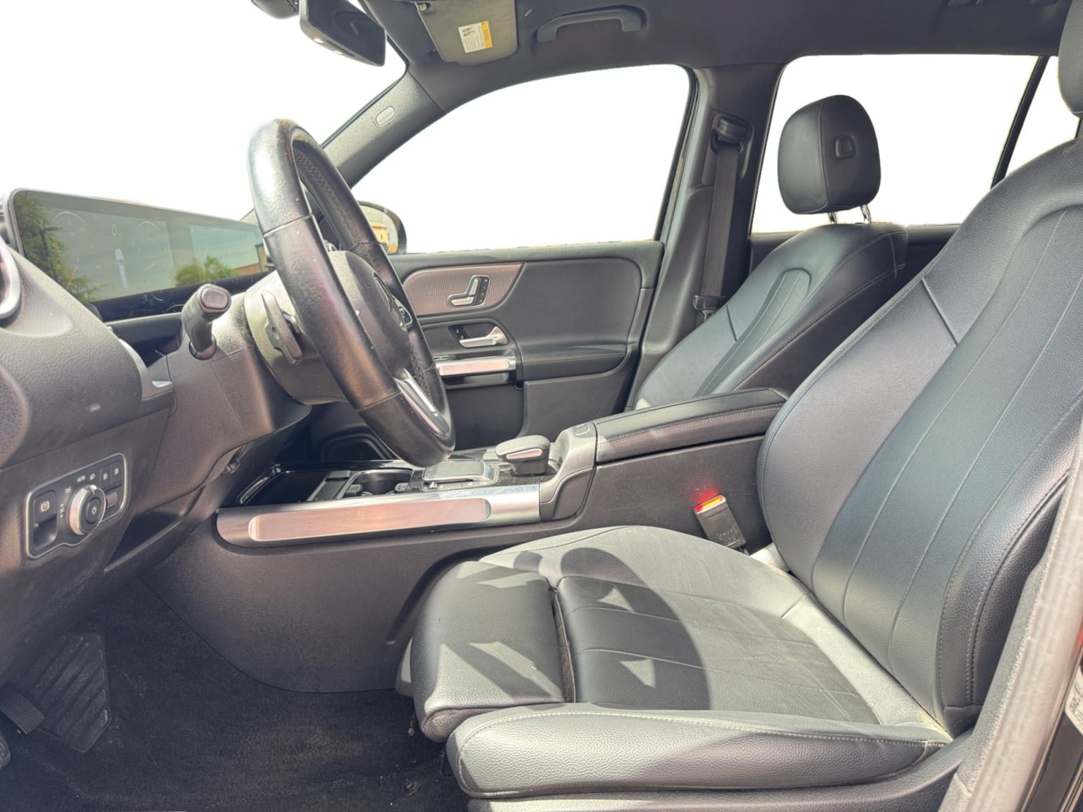 Used 2021 Mercedes-Benz GLB 250 w/ Premium Package image 10