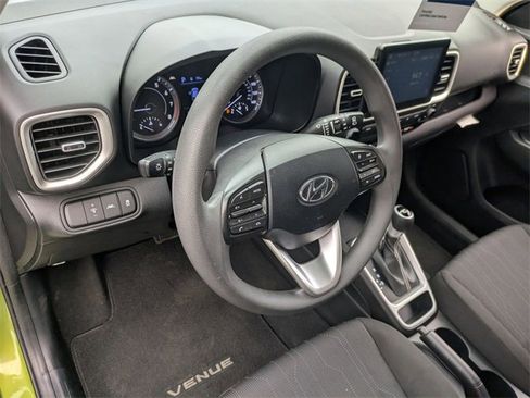 Certified 2022 Hyundai Venue SE image 16