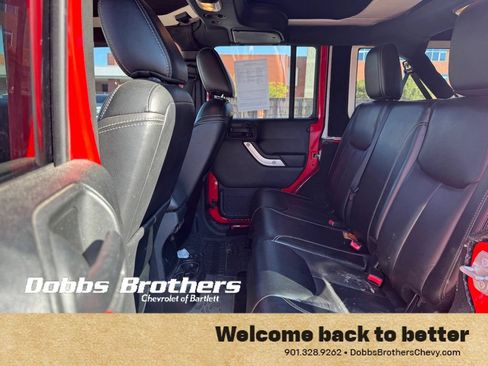 Used 2017 Jeep Wrangler Unlimited Rubicon w/ Connectivity Group AWD/4WD image 17