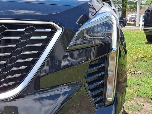 Used 2020 Cadillac XT4 Premium Luxury w/ Cold Weather Package FWD image 9