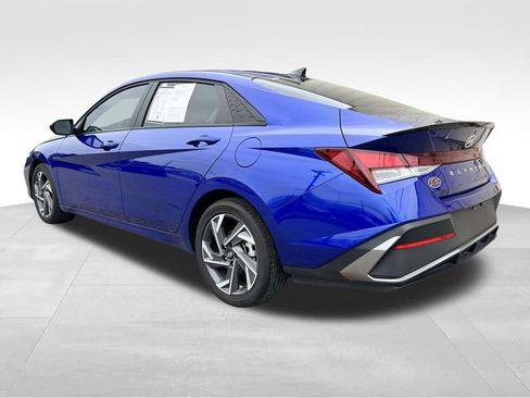 Used 2025 Hyundai Elantra Sport FWD image 5