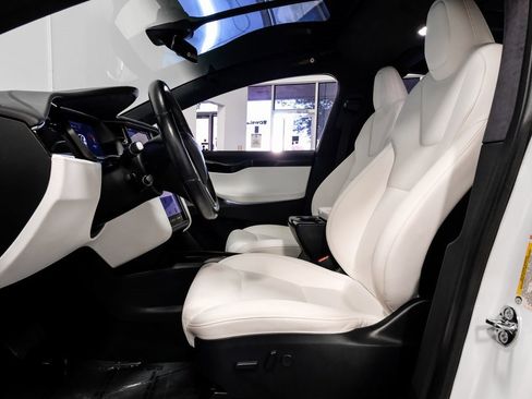 Used 2020 Tesla Model X Long Range image 4