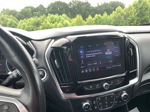 Used 2021 Chevrolet Traverse RS FWD image 16