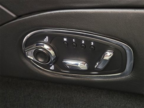 Used 2020 Aston Martin DB11 Coupe image 40