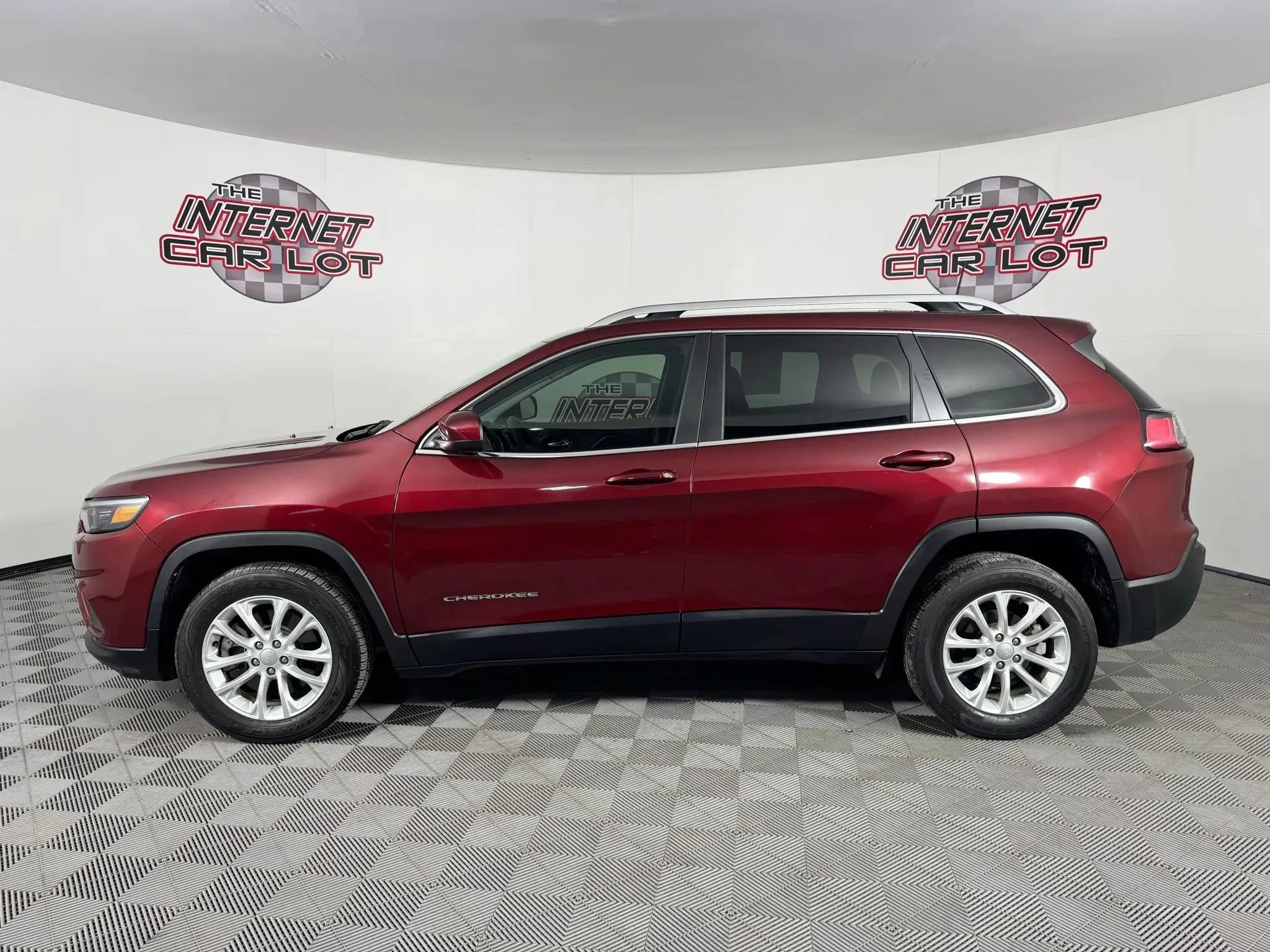 Used 2019 Jeep Cherokee Latitude w/ Popular Appearance Group FWD image 4