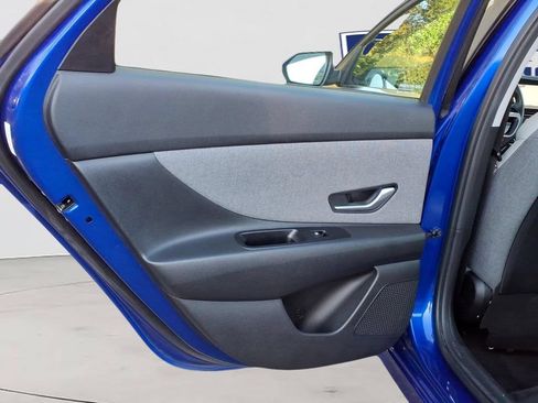 Used 2025 Hyundai Elantra Limited FWD image 27