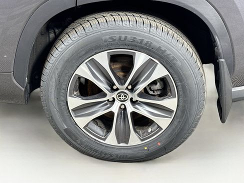 Used 2022 Toyota Highlander XLE AWD/4WD image 9