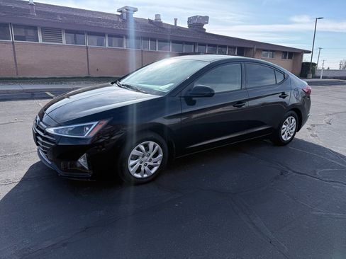 Used 2020 Hyundai Elantra SE image 1
