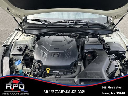 Used 2017 Kia Cadenza Premium w/ Luxury Package FWD image 10