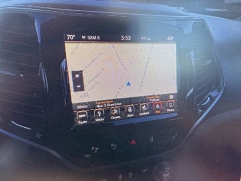 Used 2019 Jeep Cherokee Overland w/ Technology Group AWD/4WD image 5
