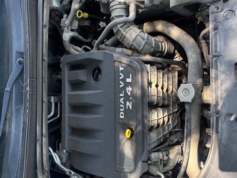 Used 2013 Dodge Avenger SE FWD image 17