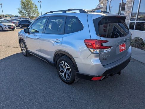 Used 2019 Subaru Forester Premium AWD/4WD image 3