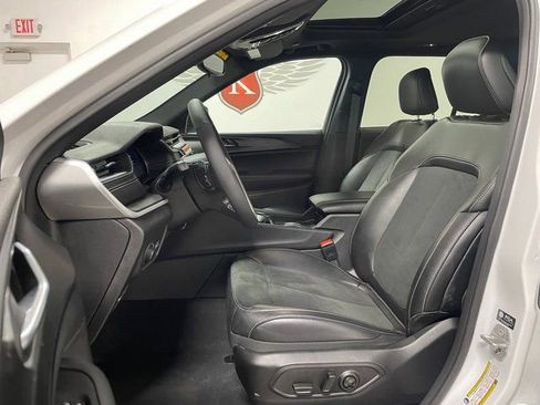 Used 2024 Jeep Grand Cherokee Altitude image 14