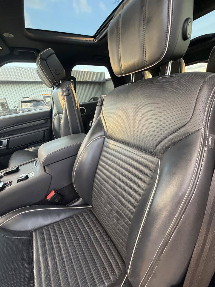 Used 2022 Land Rover Discovery HSE R-Dynamic AWD/4WD image 23