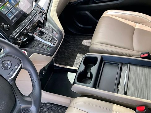 Used 2023 Honda Odyssey EX-L image 17