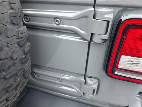 Used 2018 Jeep Wrangler Rubicon w/ Cold Weather Group image 33