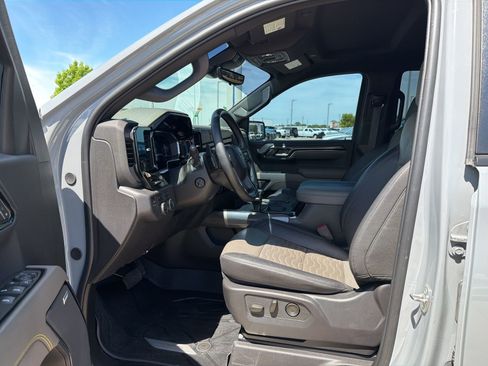 Used 2024 Chevrolet Silverado 1500 ZR2 w/ Technology Package image 13