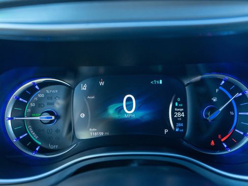 Used 2019 Chrysler Pacifica Limited w/ Advanced Safetytec Group image 12