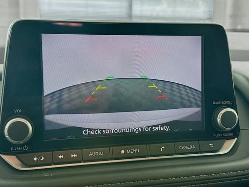 Used 2025 Nissan Rogue SV FWD image 22