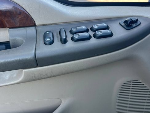 Used 2004 Ford F350 Lariat AWD/4WD image 12