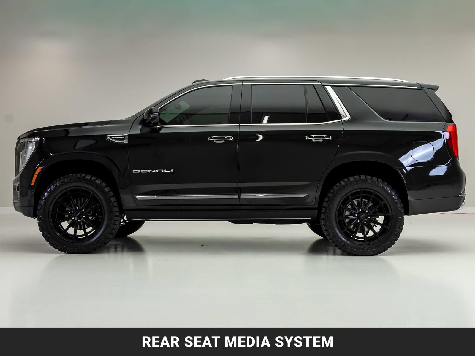 Used 2025 GMC Yukon Denali Ultimate AWD/4WD image 5