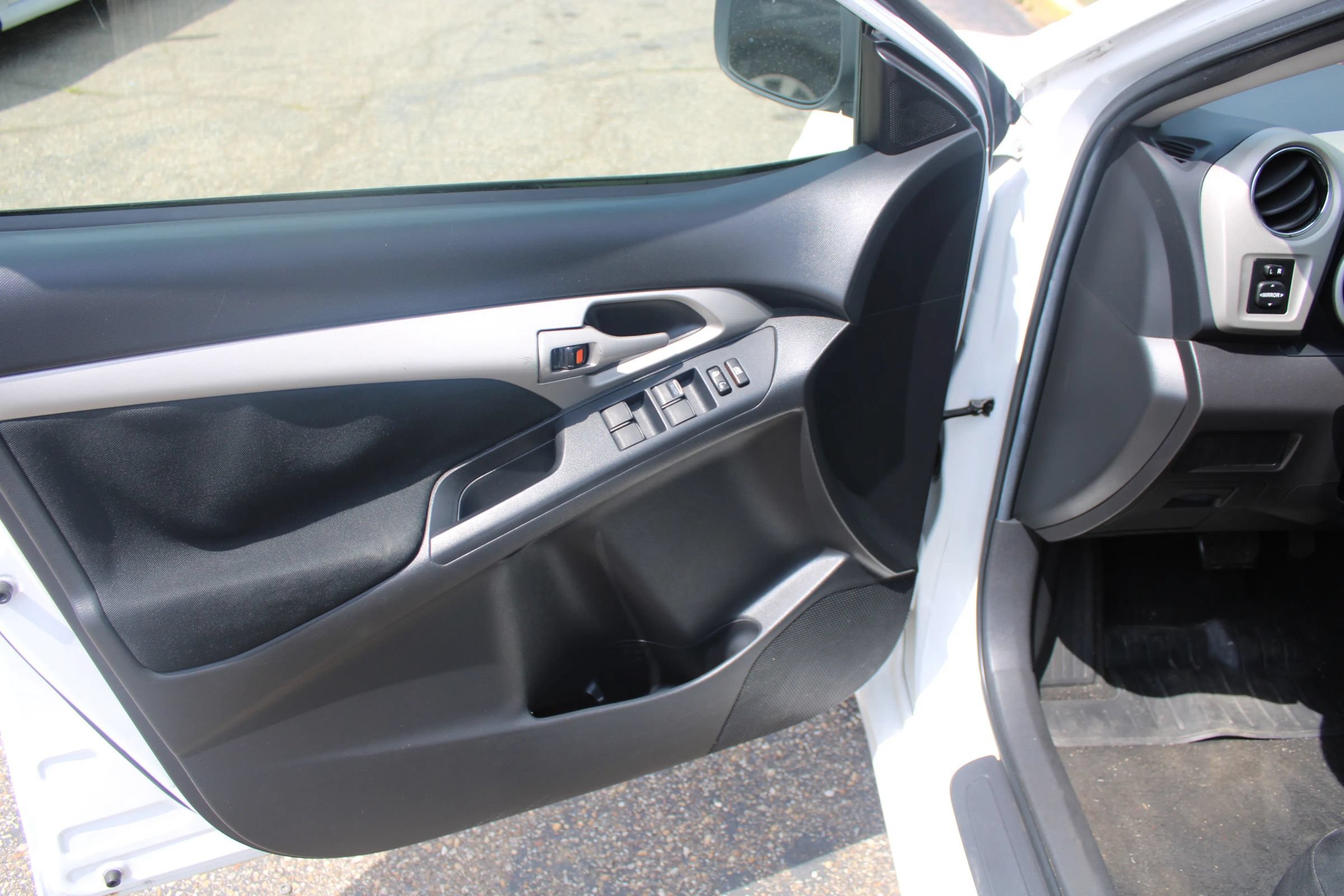 Used 2009 Toyota Matrix S FWD image 10