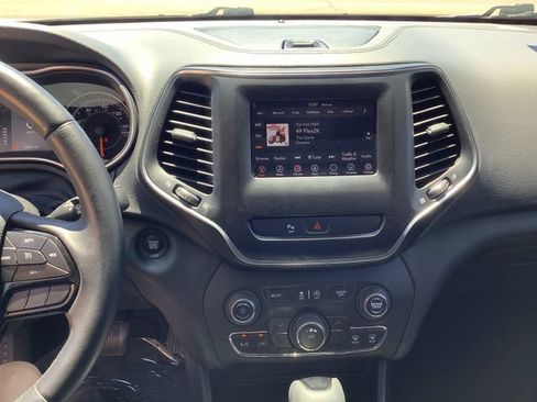 Used 2020 Jeep Cherokee Latitude Plus AWD/4WD image 17